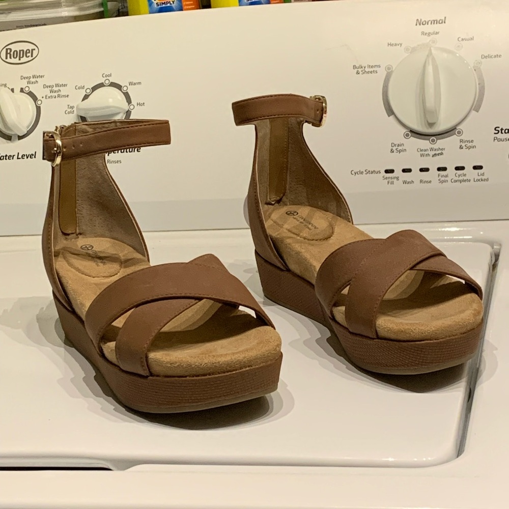 Giani Bernini Tan Ankle Strap Memory Foam Wedges